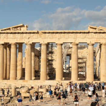 The acropolis pillars with crowds of tourists exploring the ruins #post_title #site_title